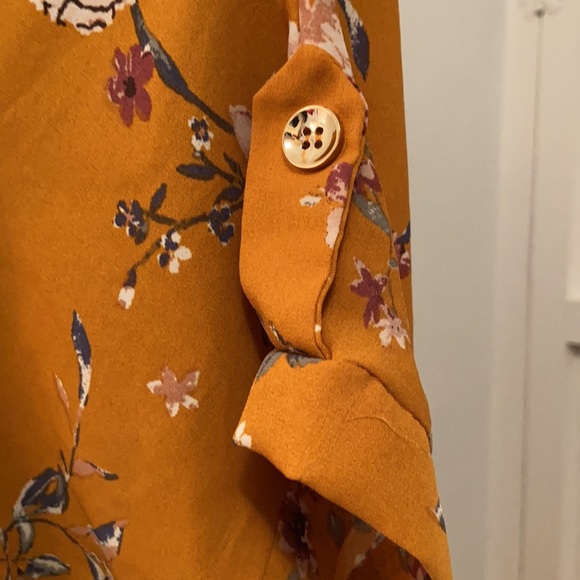 Persaya Mustard Yellow Floral Zippered Blouse with Cuffed Short Sleeves - Picture 5 of 12